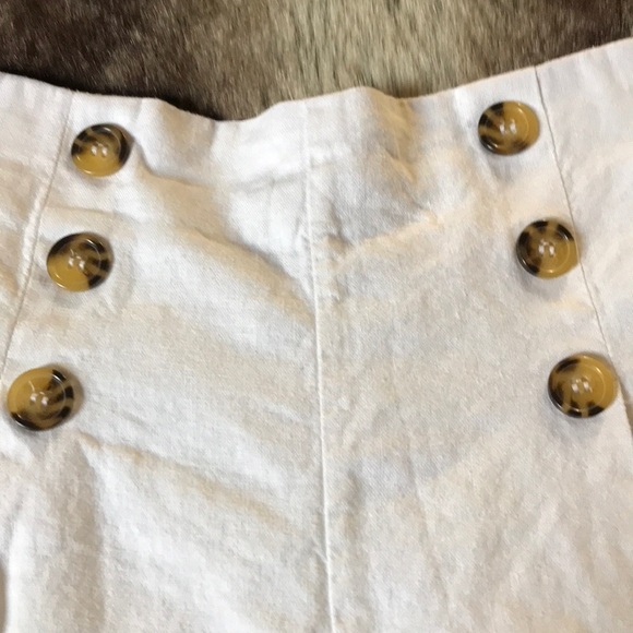 White shorts - Picture 2 of 3